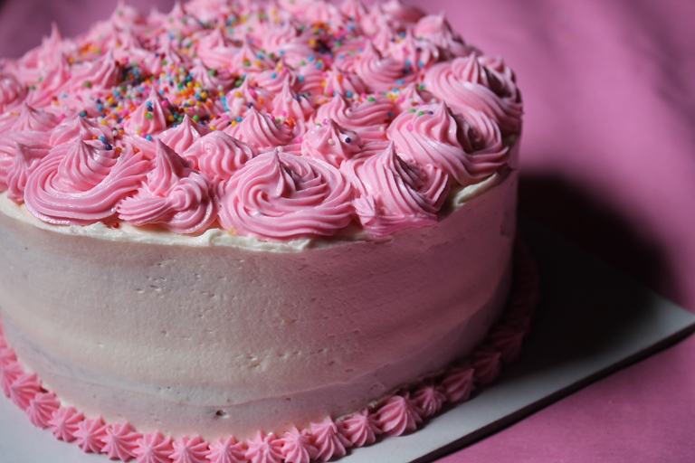 How to buy the eggless cake in birthday?